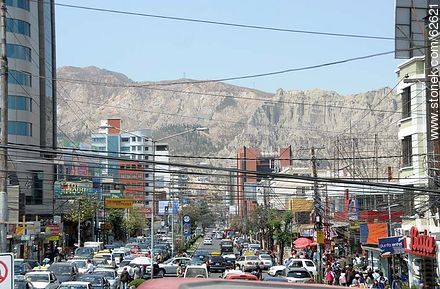 Calle 21 y Julio Patiño. Tránsito y montañas - Bolivia - Otros AMÉRICA del SUR. Foto No. 62621