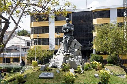 Statue Mario Mercado. Square Bolivia - Bolivia - Others in SOUTH AMERICA. Photo #62720