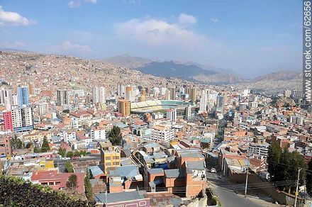 Vista aérea de la capital desde el mirador Killi Killi. Estadio Hernando Siles - Bolivia - Otros AMÉRICA del SUR. Foto No. 62656