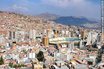 Vista aérea de la capital desde el mirador Killi Killi. Estadio Hernando Siles - Bolivia - Otros AMÉRICA del SUR. Foto No. 62658
