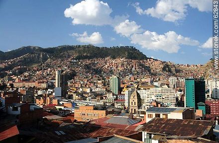 Vista de cúpulas, edificios, casas y montañas - Bolivia - Otros AMÉRICA del SUR. Foto No. 62843