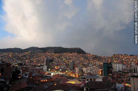 View of buildings, mountains, houses - Bolivia - Others in SOUTH AMERICA. Foto No. 62865