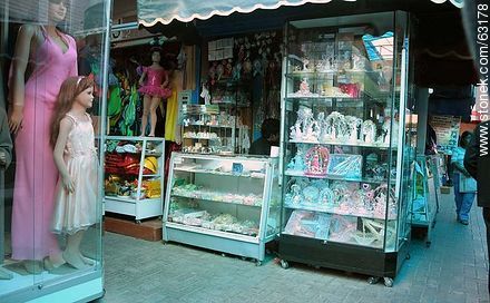 Stores with party dresses - Perú - Others in SOUTH AMERICA. Photo #63178