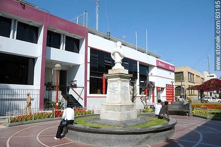 Estatua de Francisco de Paula Gonzáles Vigil - Perú - Otros AMÉRICA del SUR. Foto No. 63195
