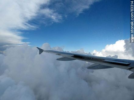 Formación de nubes de tormenta tomada desde un avión -  - IMÁGENES VARIAS. Foto No. 63314