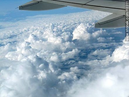 Formación de nubes de tormenta tomada desde un avión -  - IMÁGENES VARIAS. Foto No. 63311