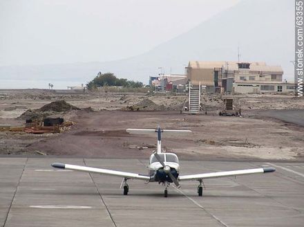 Avioneta en el aeropuerto de Iquique - Chile - Otros AMÉRICA del SUR. Foto No. 63355