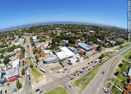 Vista aérea de la intersección de las avenidas Bolivia e Italia - Departamento de Montevideo - URUGUAY. Foto No. 63364