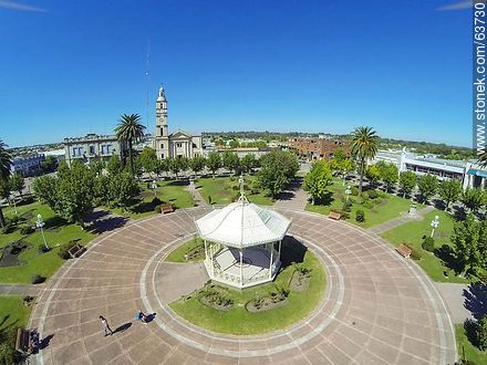 Foto aérea de la glorieta de la Plaza Constitución - Departamento de Río Negro - URUGUAY. Foto No. 63730