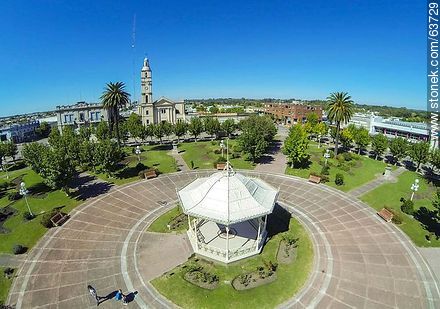 Foto aérea de la glorieta de la Plaza Constitución - Departamento de Río Negro - URUGUAY. Foto No. 63729