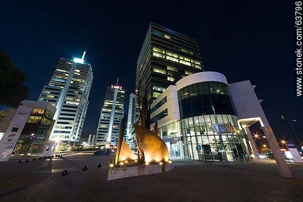 Centro comercial del World Trade Center Montevideo - Departamento de Montevideo - URUGUAY. Foto No. 63796
