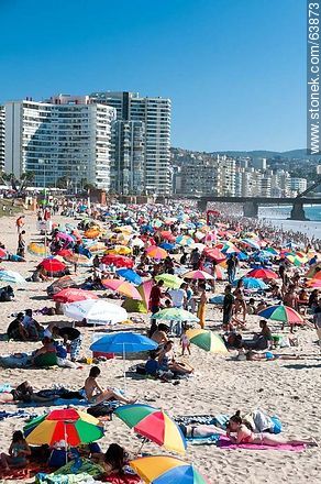 Mucha gente en la playa previo al comienzo del año escolar - Chile - Otros AMÉRICA del SUR. Foto No. 63873