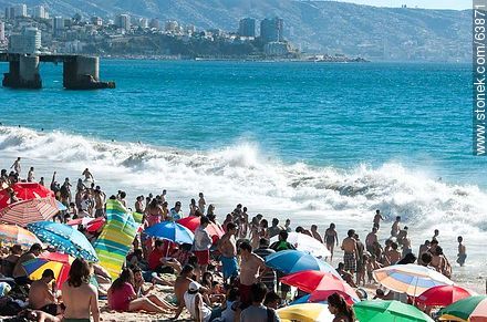 Mucha gente en la playa previo al comienzo del año escolar - Chile - Otros AMÉRICA del SUR. Foto No. 63871