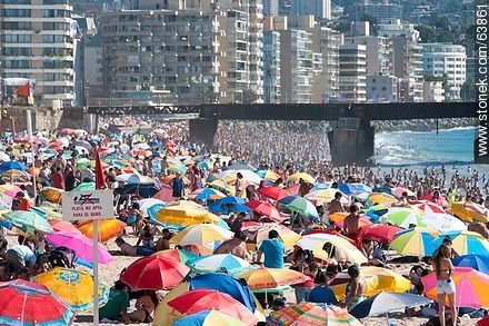 Crowded beach in Viña del Mar - Chile - Others in SOUTH AMERICA. Photo #63861