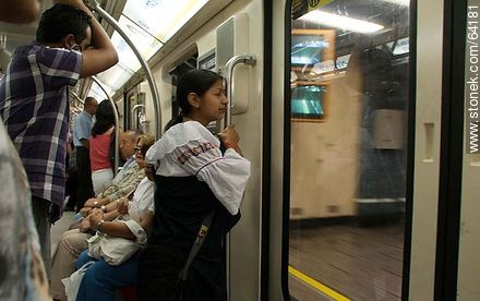 Metro de Santiago. Interior de un vagón - Chile - Otros AMÉRICA del SUR. Foto No. 64181