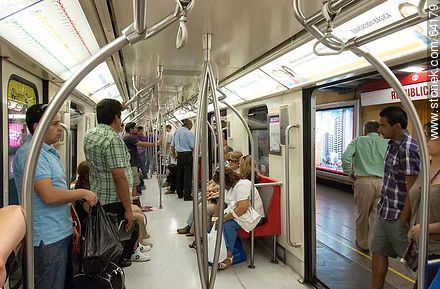 Metro de Santiago. Interior de un vagón - Chile - Otros AMÉRICA del SUR. Foto No. 64179