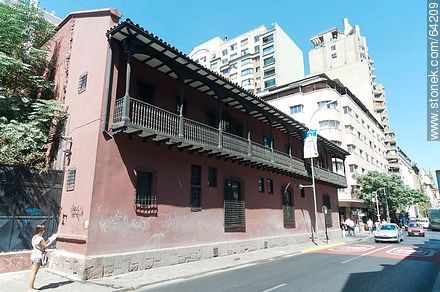Antiguo edificio en la esquina de las calles Mac-Iver y Santo Domingo - Chile - Otros AMÉRICA del SUR. Foto No. 64209
