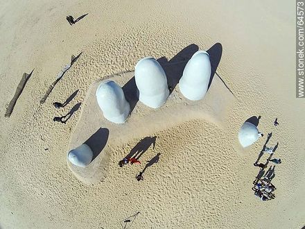 Vista aérea de La Mano en Playa Brava - Punta del Este y balnearios cercanos - URUGUAY. Foto No. 64573