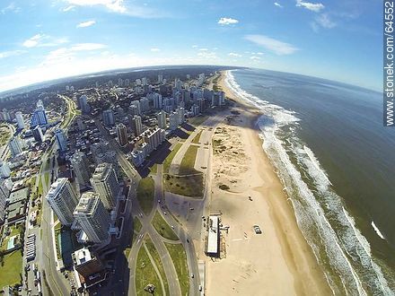 Vista aérea de playa Brava - Punta del Este y balnearios cercanos - URUGUAY. Foto No. 64552