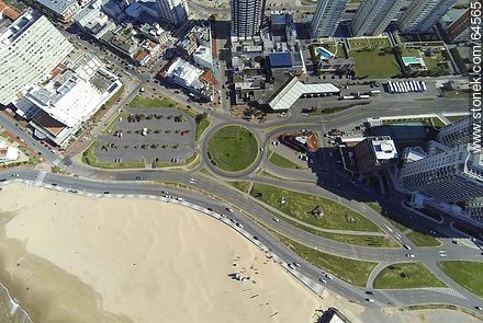 Overhead view of the roundabout at Parada 1. Terminal bus. - Punta del Este and its near resorts - URUGUAY. Foto No. 64565