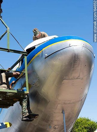 Refurbishing a Pluna Boeing DC-3 airplane - Department of Montevideo - URUGUAY. Foto No. 64652