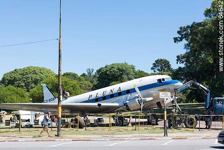 Refurbishing a Pluna Boeing DC-3 airplane - Department of Montevideo - URUGUAY. Foto No. 64642