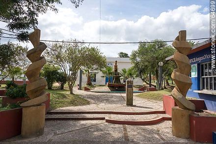 Villa Ansina sobre ruta 26. Cooperativa Agraria - Departamento de Tacuarembó - URUGUAY. Foto No. 64699