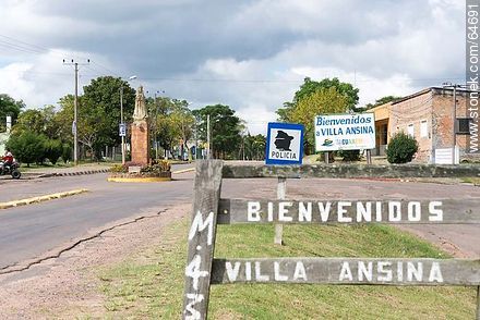 Villa Ansina sobre ruta 26 - Departamento de Tacuarembó - URUGUAY. Foto No. 64691