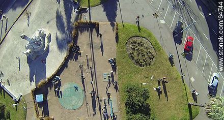 Vista cenital de la Plaza Varela - Departamento de Montevideo - URUGUAY. Foto No. 64744