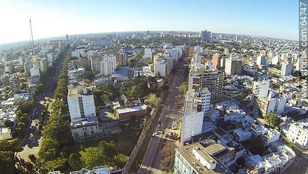 Foto aérea del Bulevar Artigas al norte y la Av. Luis P. Ponce - Departamento de Montevideo - URUGUAY. Foto No. 64747