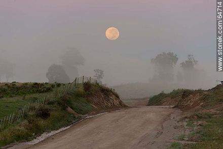 Full moon on the field at sunrise -  - URUGUAY. Photo #64714