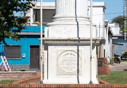 Base de la estatua de la Libertad - Departamento de Soriano - URUGUAY. Foto No. 64777