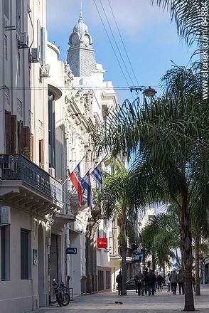 La calle Misiones. Cúpula del edificio central del Correo - Departamento de Montevideo - URUGUAY. Foto No. 64884