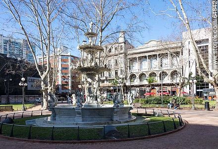 Fountain in Plaza Constitución - Department of Montevideo - URUGUAY. Foto No. 64842