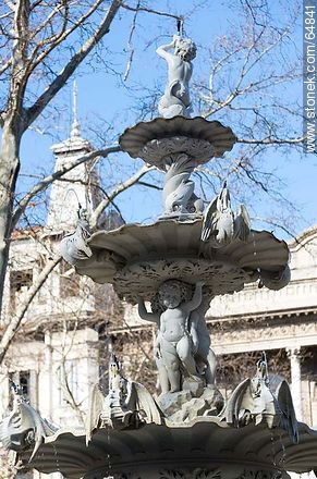 Fountain in Plaza Constitución - Department of Montevideo - URUGUAY. Foto No. 64841