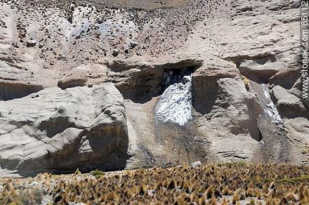Restos de hielo del deshielo primaveral - Chile - Otros AMÉRICA del SUR. Foto No. 65112