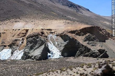 Restos de hielo del deshielo primaveral - Chile - Otros AMÉRICA del SUR. Foto No. 65116