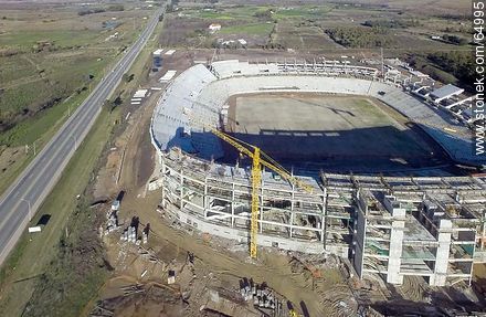 Aerial photo of the progress of the construction of the stadium of Club A. Peñarol to August 15, 2015 -  - URUGUAY. Foto No. 64995