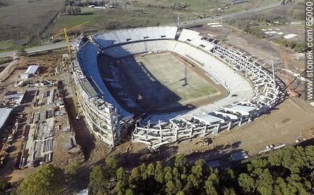 Aerial photo of the progress of the construction of the stadium of Club A. Peñarol to August 15, 2015 -  - URUGUAY. Foto No. 65000