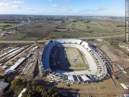 Aerial photo of the progress of the construction of the stadium of Club A. Peñarol to August 15, 2015 -  - URUGUAY. Foto No. 65001