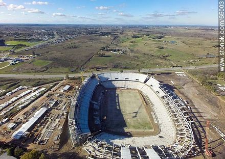 Foto aérea del avance de obra de construcción del estadio del Club A. Peñarol al 15 de agosto de 2015 -  - URUGUAY. Foto No. 65003