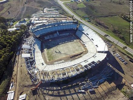 Foto aérea del avance de obra de construcción del estadio del Club A. Peñarol al 15 de agosto de 2015 -  - URUGUAY. Foto No. 65004