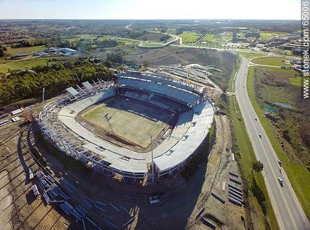 Aerial photo of the progress of the construction of the stadium of Club A. Peñarol to August 15, 2015 -  - URUGUAY. Foto No. 65006