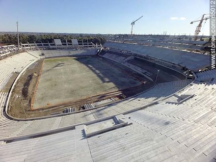 Aerial photo of the progress of the construction of the stadium of Club A. Peñarol to August 15, 2015 -  - URUGUAY. Foto No. 65012