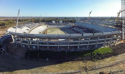 Foto aérea del avance de obra de construcción del estadio del Club A. Peñarol al 15 de agosto de 2015 -  - URUGUAY. Foto No. 65014