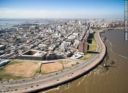 Foto aérea de un sector de la Ciudad Vieja - Departamento de Montevideo - URUGUAY. Foto No. 65033