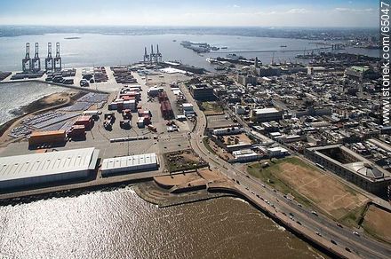 Foto aérea de un sector de la Ciudad Vieja - Departamento de Montevideo - URUGUAY. Foto No. 65047