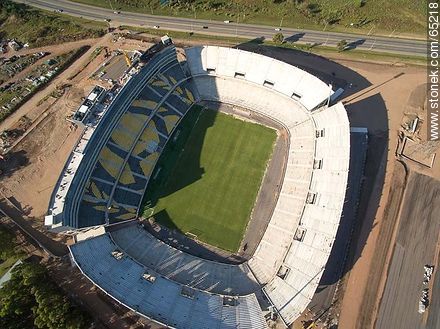Etapa final de la construcción del estadio del Club Atlético Peñarol. Feb 2016 -  - URUGUAY. Foto No. 65218
