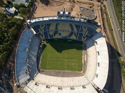 Etapa final de la construcción del estadio del Club Atlético Peñarol. Feb 2016 -  - URUGUAY. Foto No. 65220