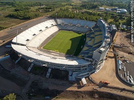 Etapa final de la construcción del estadio del Club Atlético Peñarol. Feb 2016 -  - URUGUAY. Foto No. 65226